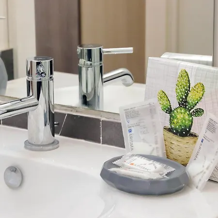 Claudias Flat By Domusdimore アパート