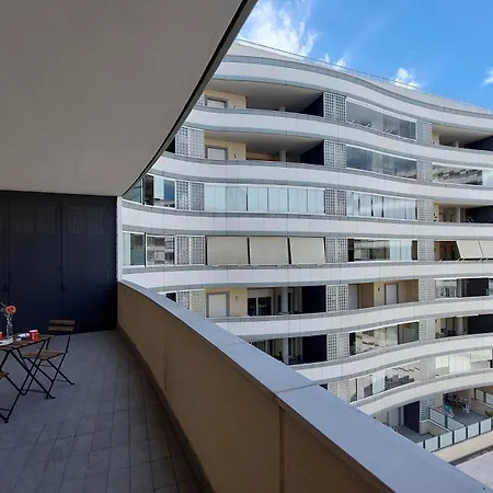 Claudias Flat By Domusdimore アパート