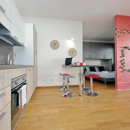 Claudias Flat By Domusdimore *