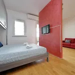 Claudias Flat By Domusdimore Apartmán *